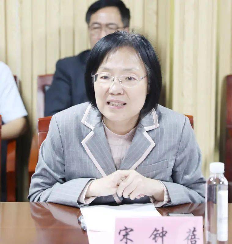 要闻区委副书记代区长袁泉调研卫生健康工作