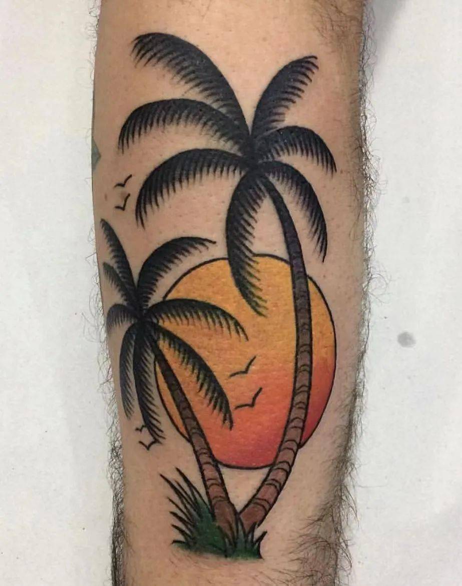 海岸边的热带风情椰子树纹身