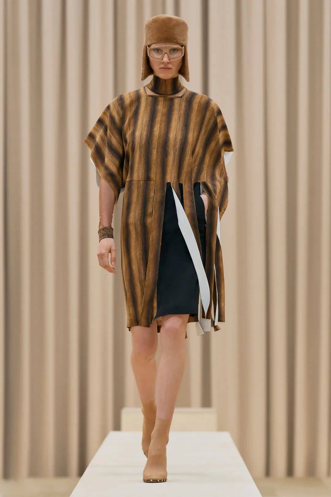 聚焦被剪开的皮草burberry2021年秋冬成衣