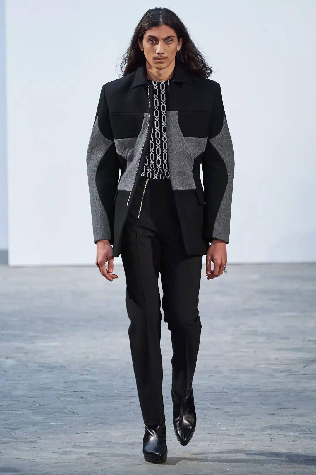 lvmh集团老板再登首富michael kors母公司亏损近2亿美元