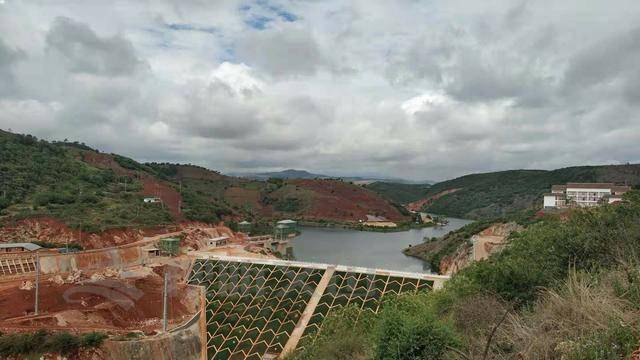 采访组第一站来到富宁县坡芽村,对坡芽村文化旅游,产业发展情况进行