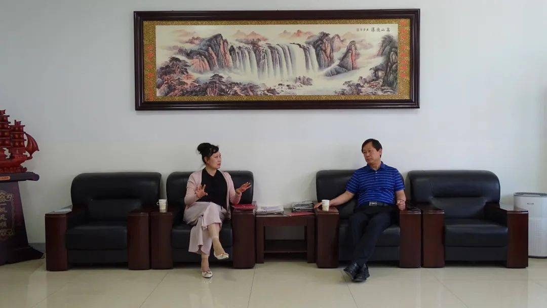 东华大学管理学院博士生导师赵红岩教授及山西招生组仲颖佳老师,我校