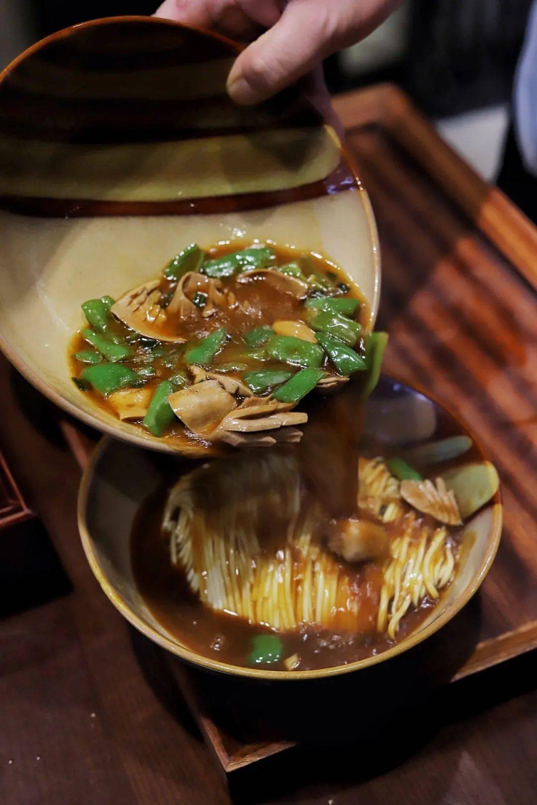 苏州首家 "盲盒浇头"本土面馆来啦,吃透了江南的闲情雅致,成为万千食