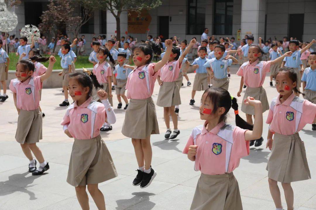 王本中老师莅临陕师大实验小学陆港小学西安国际港务区实验小学考察