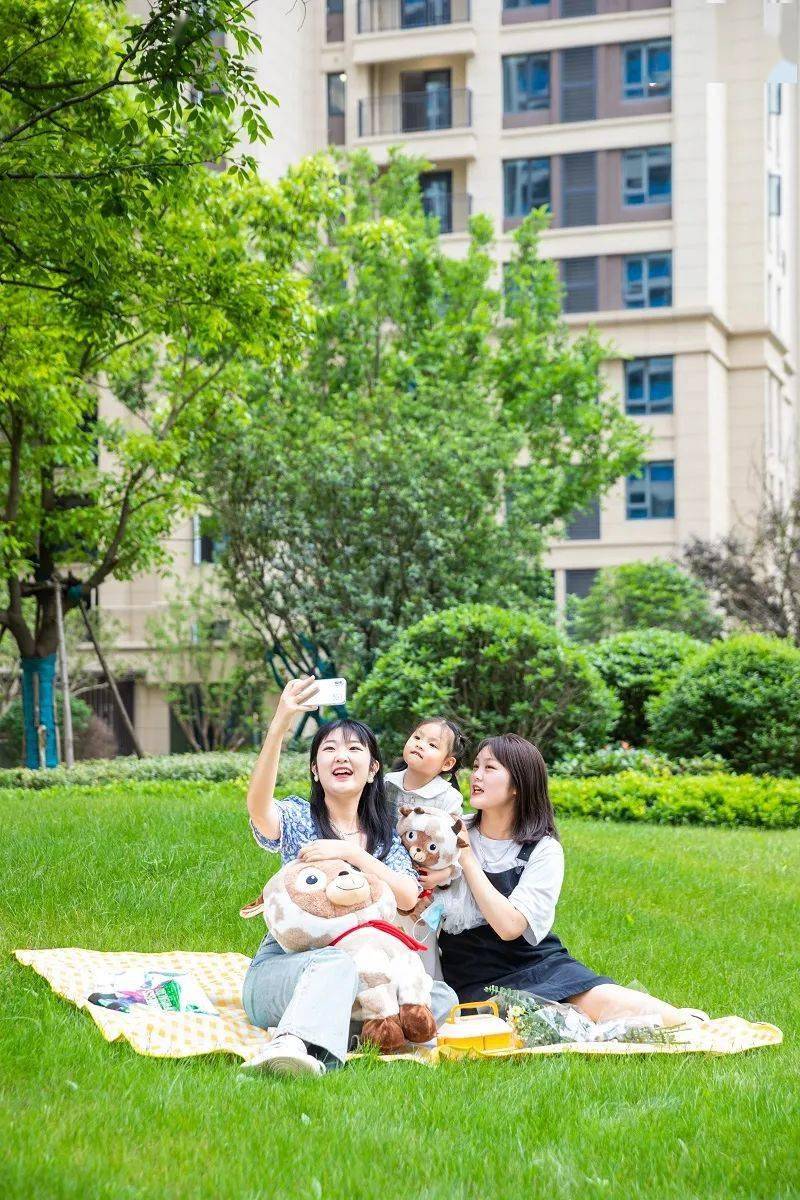 圆桌对话：从中国制造到全球品牌：消耗电子出海的突围之道 2025出海大会