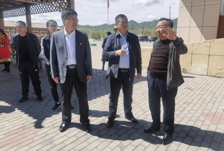 巴雅尔图胡硕镇举办"民族政策宣传月,民族法治宣传周"集中联合宣传