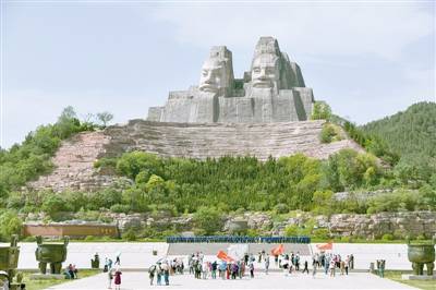 160名老记者打卡惠济"黄河行"_广场