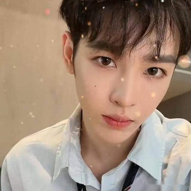 被郝一点带火后,万小七选择单飞,"七点cp"再也不复存在了_小北