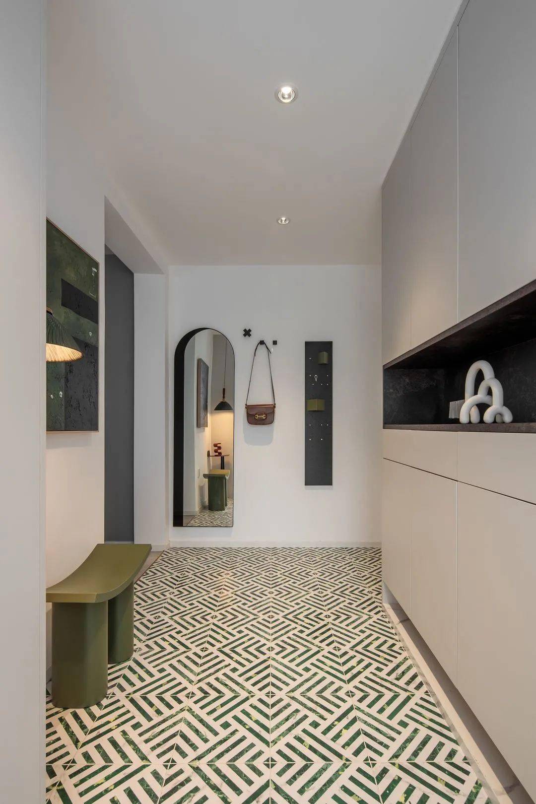 入户鞋柜设计带洞洞板 4ccd9d6842ff45daa97af54ba523360d.jpeg