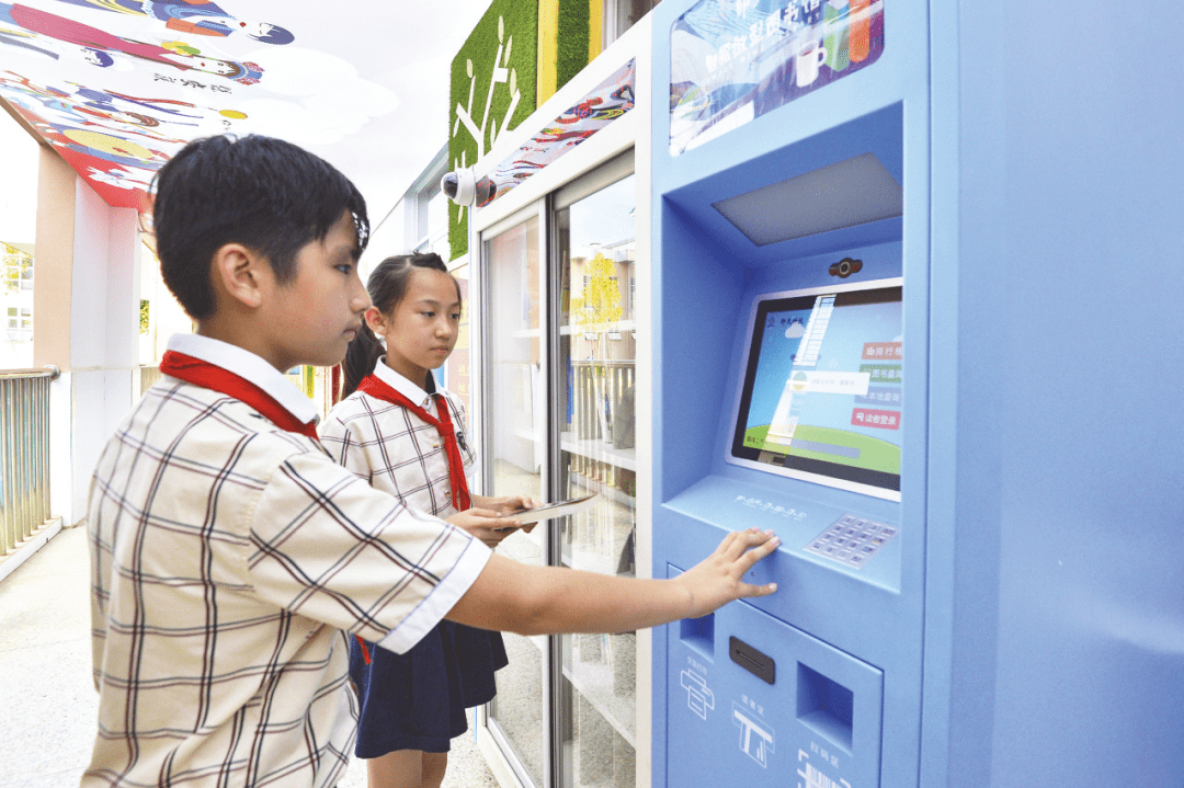 南宁市玉兰路小学图书馆荣获"现代创新校园图书馆"称号
