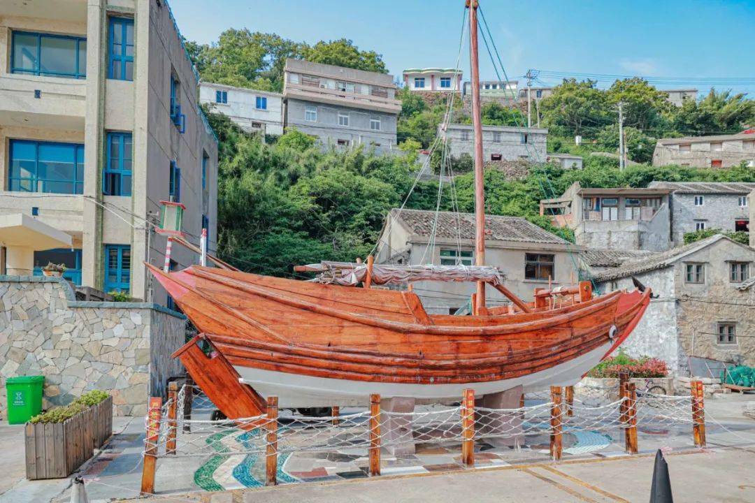 今天我们探访的是位于坎门街道东南端——东沙渔村,这里三面环海,一面