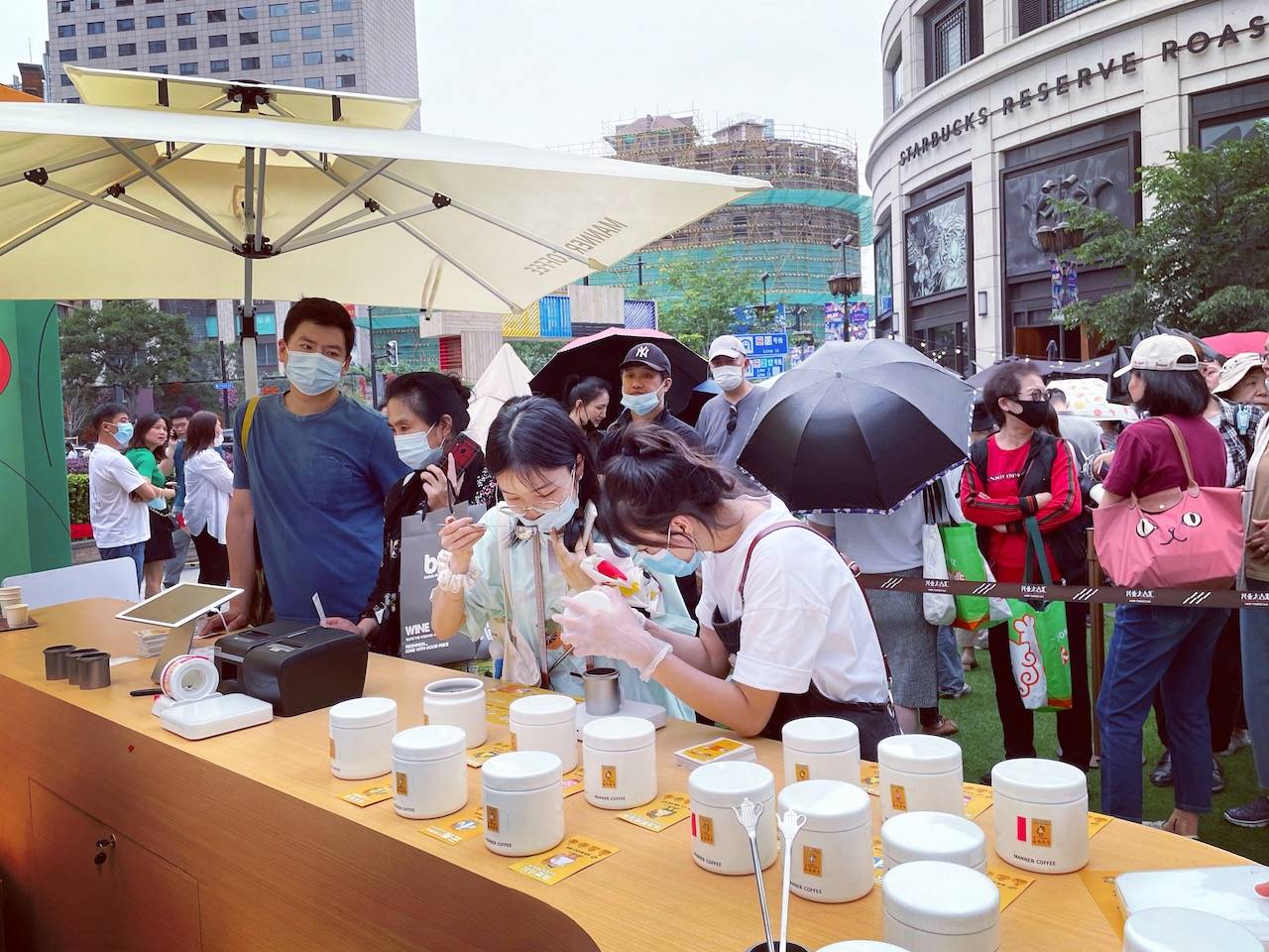 2021上海静安世界咖啡文化节开幕浓情好味排队都要喝