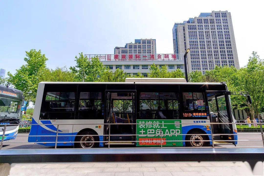 便利乘客出行换乘浦东塘桥新路公交枢纽站日前启用