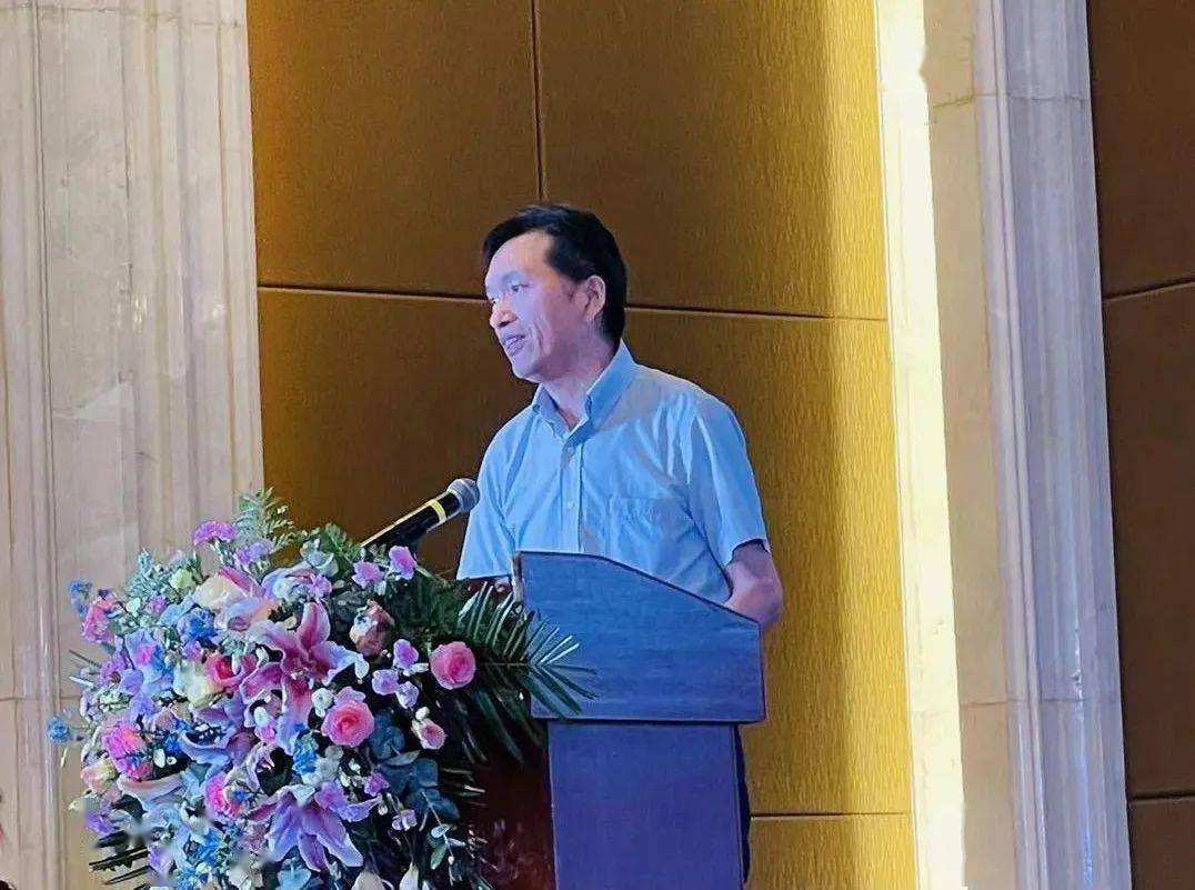 宜昌经纬纺机有限公司董事长杨华明,武汉大学dsp研究所所长邓德祥,武