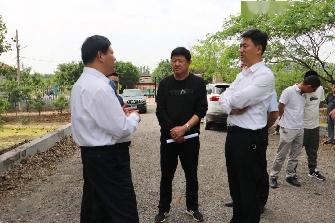 5月29日上午,市委常委,统战部部长李学明带队现场调度明董高速高密段