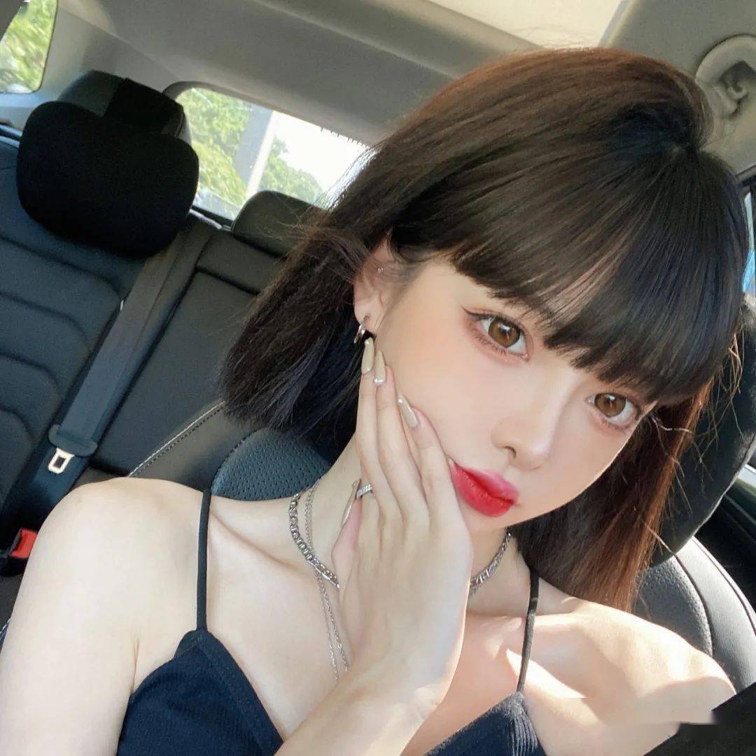 2021流行网红性感锁骨短发