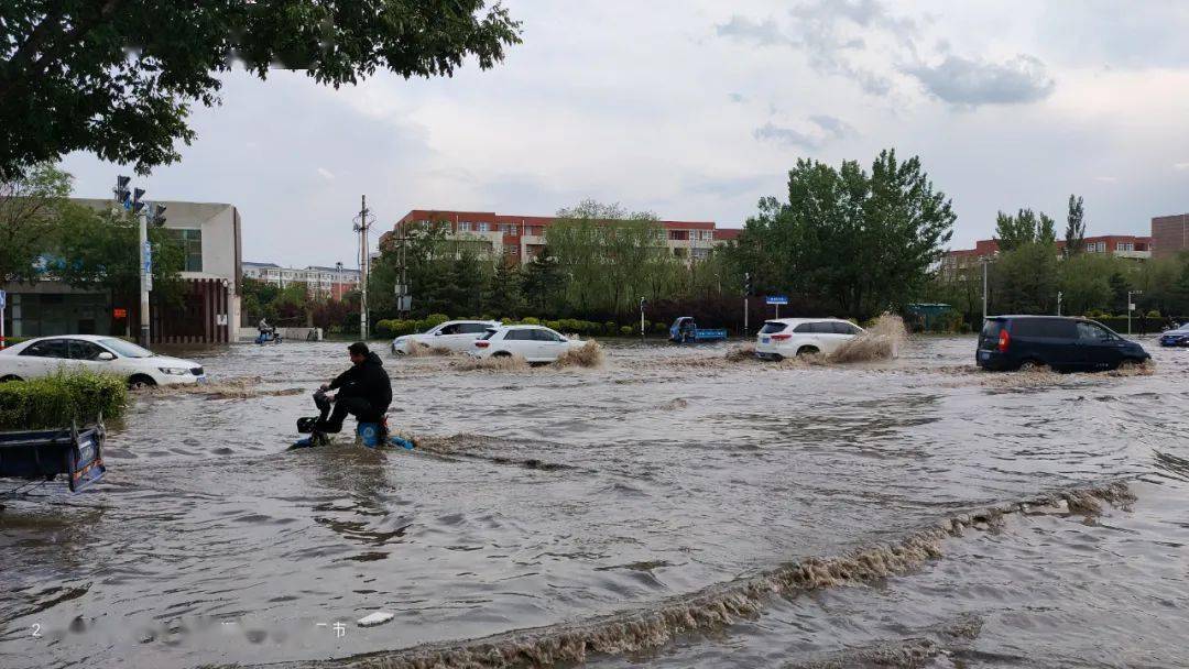 河北张家口暴雨图片