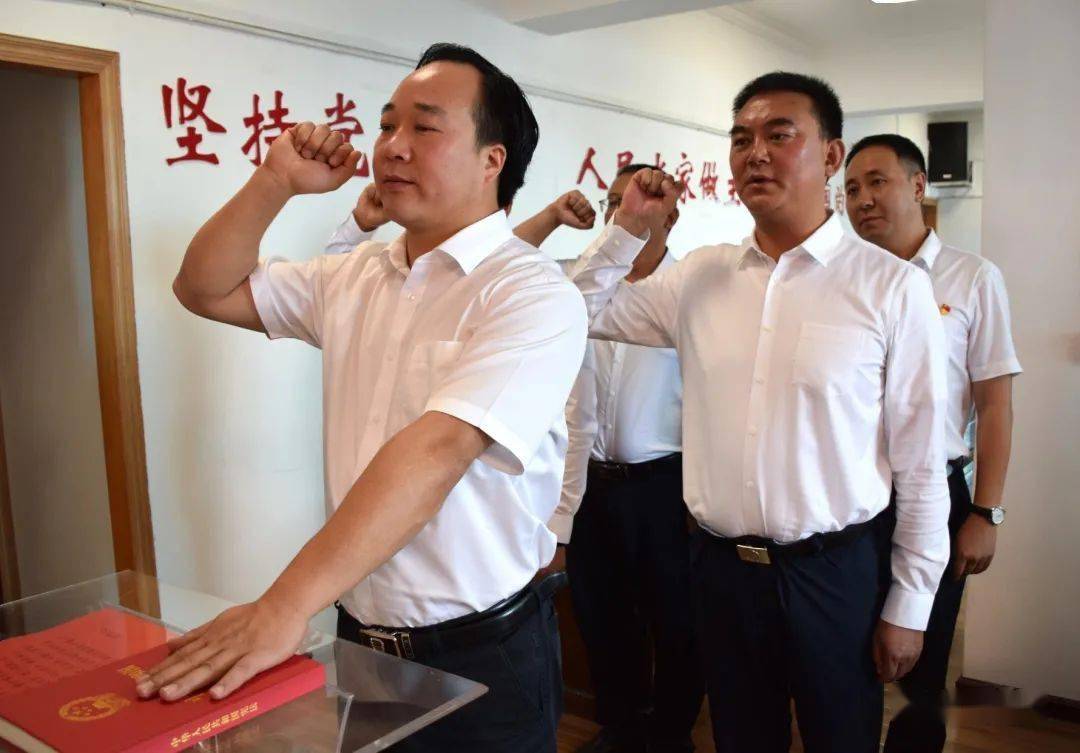 副主任,决定为代理主任;华涛同志为宜良县人民政府副县长