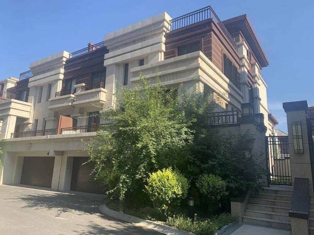 转载通辽市科尔沁区龙兴世纪城小区56个地下车位4套房产泰丰悦熙台