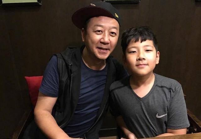 郭涛儿子近照曝光,14岁石头身高超过爸爸足有1米8