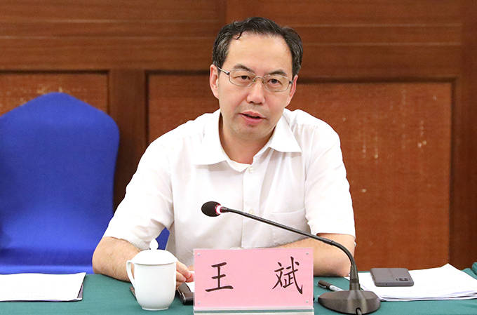 省民宗委主任邹其国等全程陪同