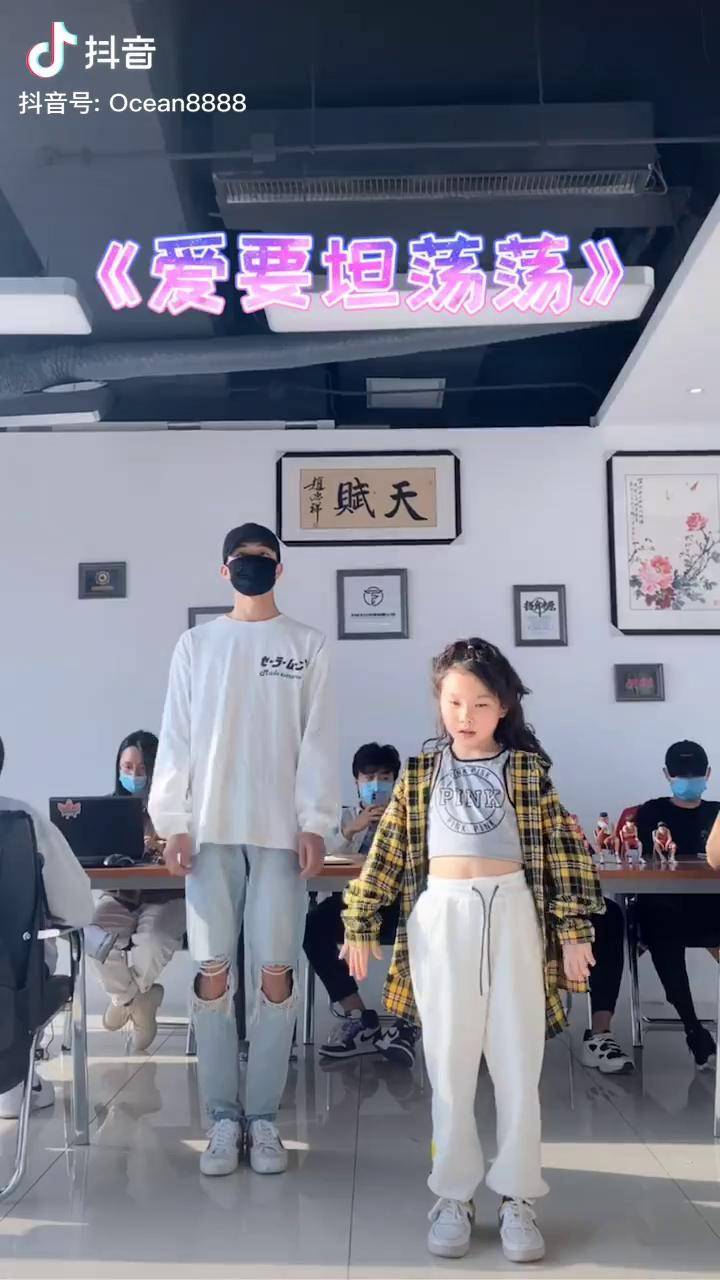 糖糖跟阿森同学哥哥一起营业害羞的不像自己啦哈哈河南天赋舞团拉近