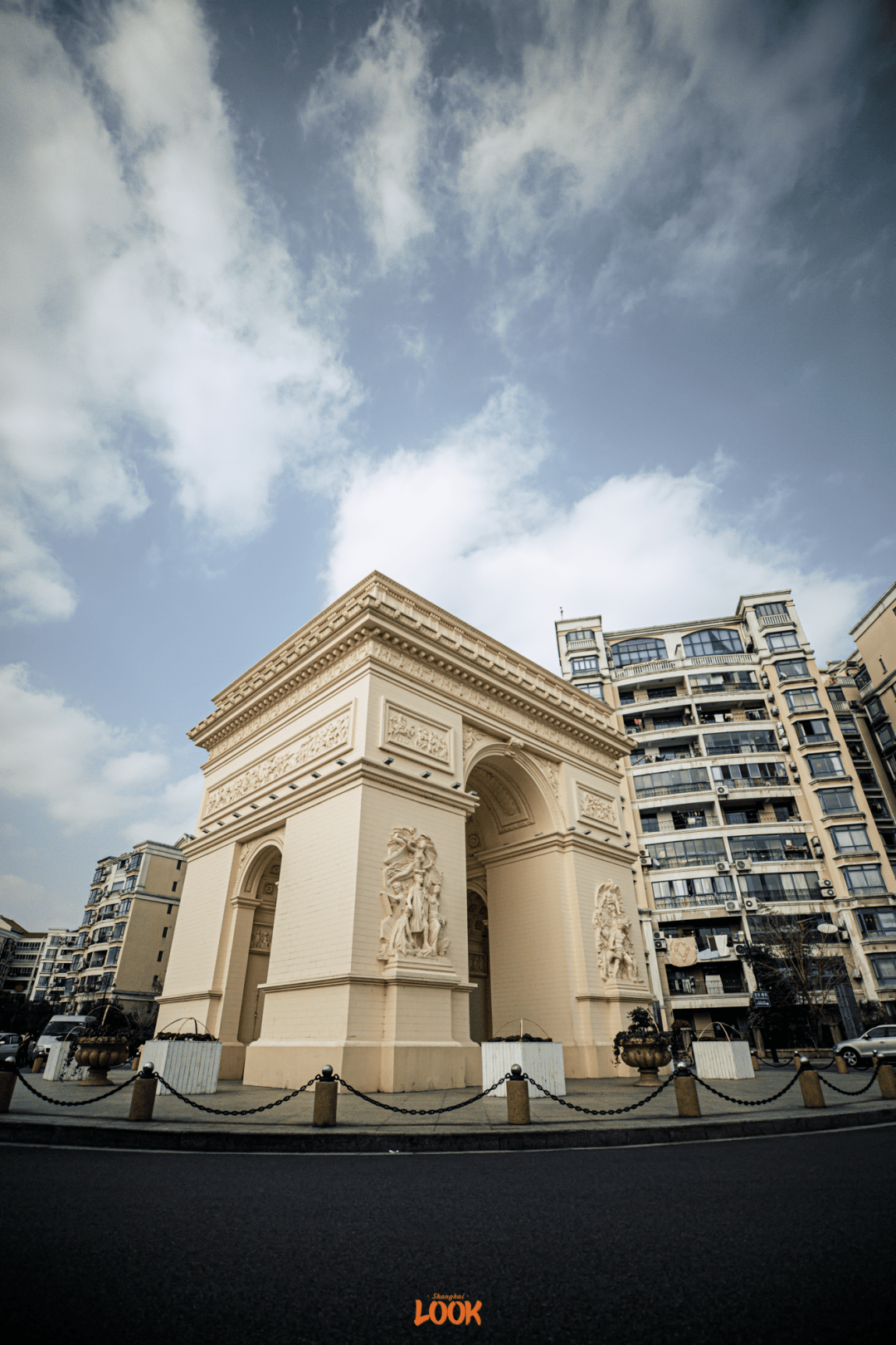 被称为"闵行白宫"的闵行区人民法院,拥有"凯旋门"的上海最大小区康城