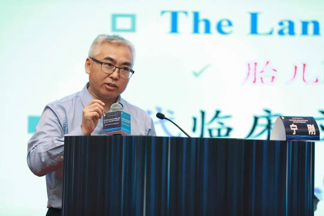 门诊部陈娟教授,医务部伍金林教授,放射科宁刚教授,超声科罗红教授(由