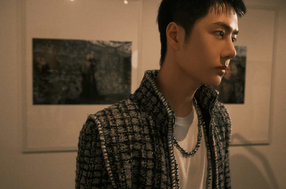 王一博有多爱穿女装!一头板寸 香奈儿女装,把小香风穿得好野