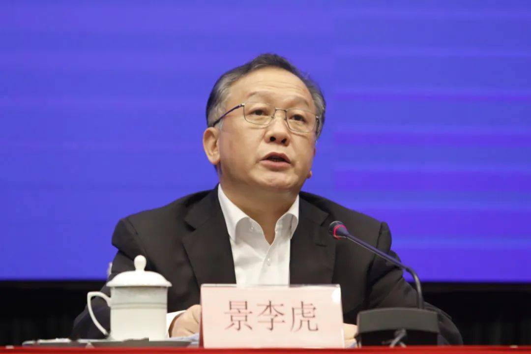 广东省教育厅厅长景李虎介绍了2021年高考的筹备情况.