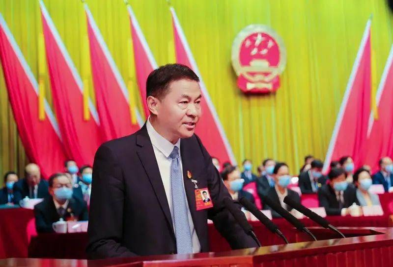 大会选举王建国同志,杜建勋同志为市人大常委会副主任,选举郝保旺同志