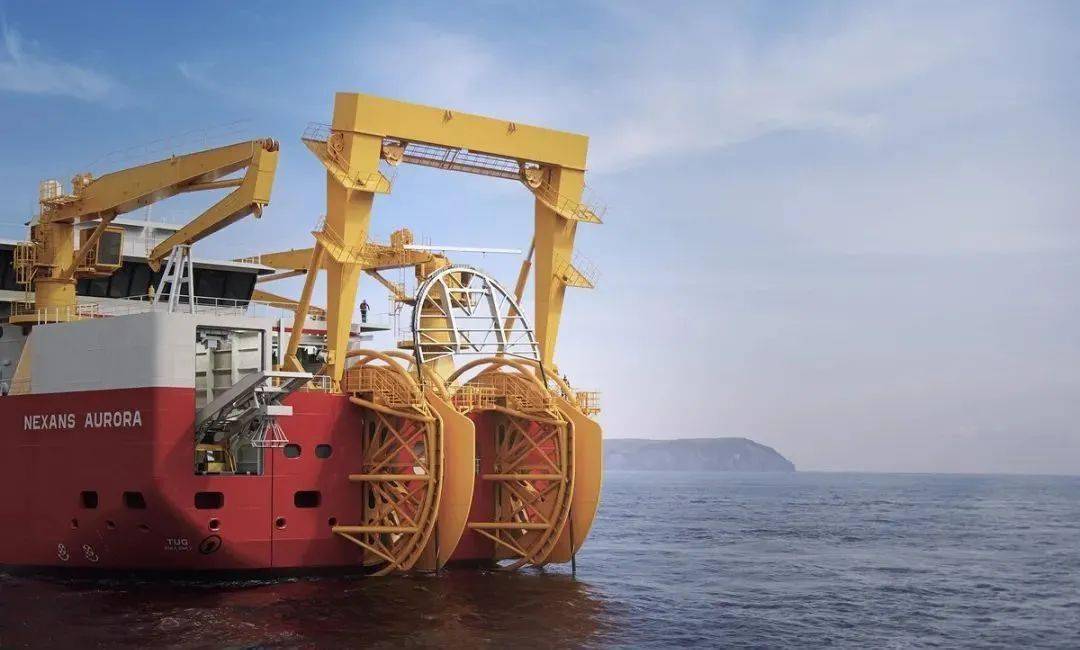 乌斯坦交付dp3海上风场高压电缆铺缆船