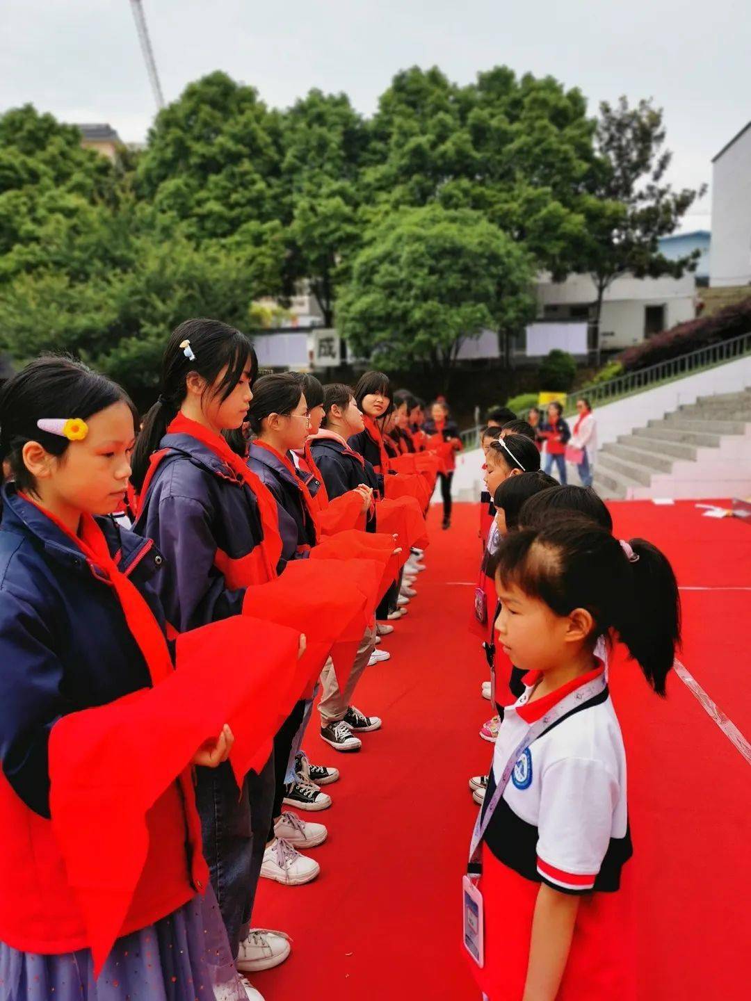 实验小学长江后浪推前浪相信这一代少年儿童定能爱祖国,立志向,有梦想