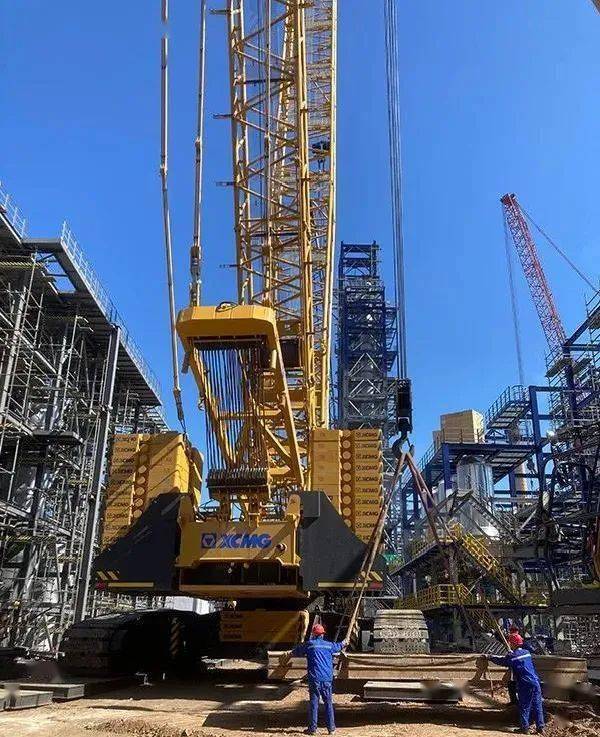 转场任务圆满结束,意味着800吨履带吊车