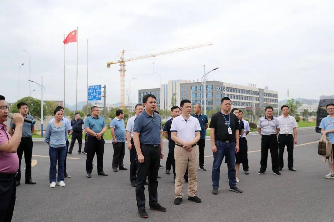 马不停蹄赖晓军率党政考察团赴四县市区考察学习