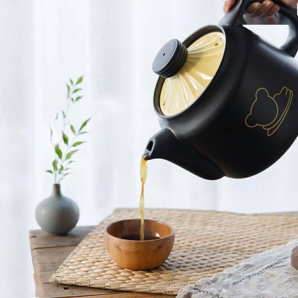 一般情况下不要使用有污染的自来水就行,忌用反复煮过的水或隔夜水