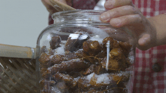 吃上一口牙都酥的酸角果天生就是酿醋的料