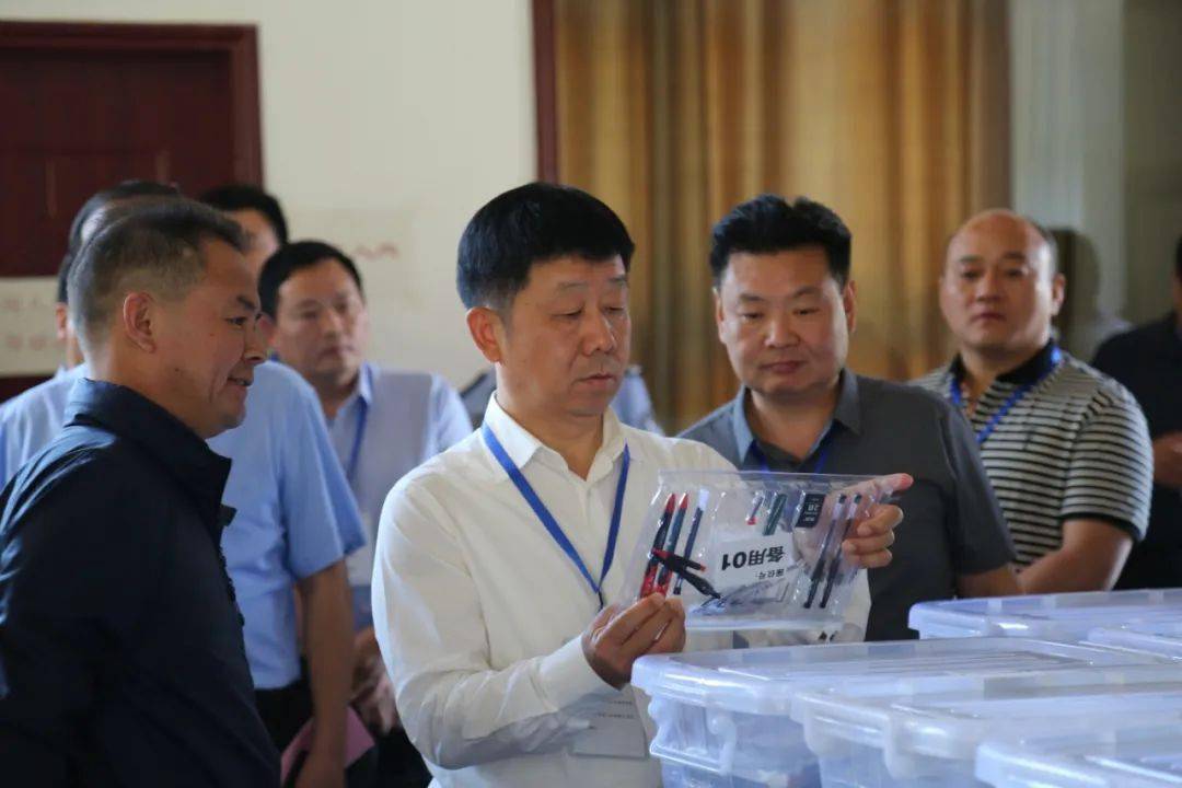 6月4日上午,王家鹏书记先后来到我市招办,焦作工贸职业学院考点,第一