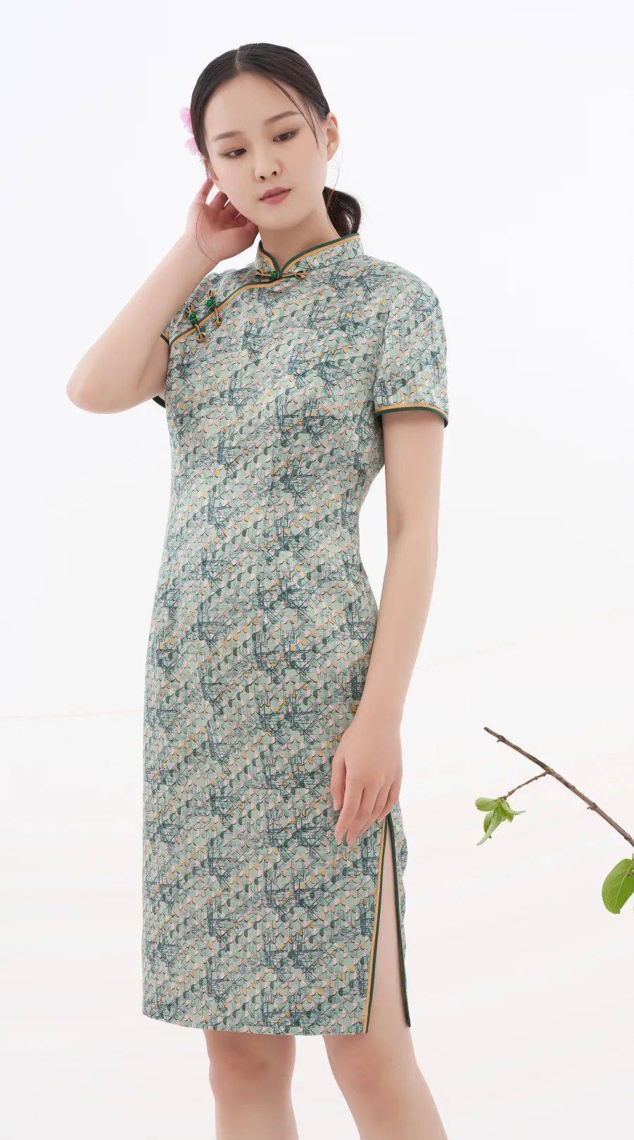 也有提高反应能力和思考能力的效果 2f·陶玉梅 妈妈们穿上绿色旗袍