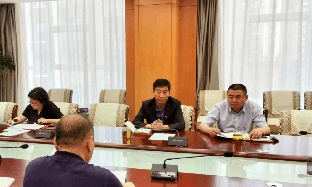 呼和浩特市司法局机关第二党支部召开政法队伍教育
