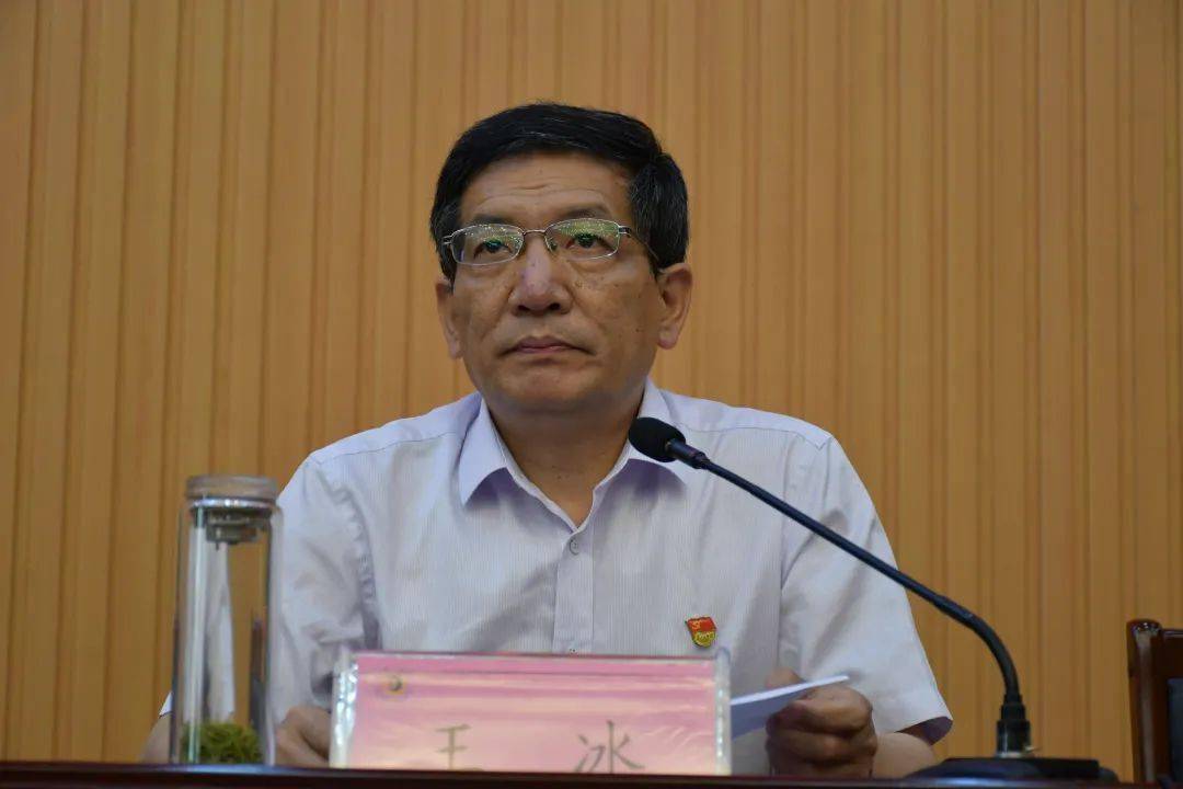 动员会上,军分区袁冬政委作动员讲话,黄淮学院王冰副书记进行致辞,驿