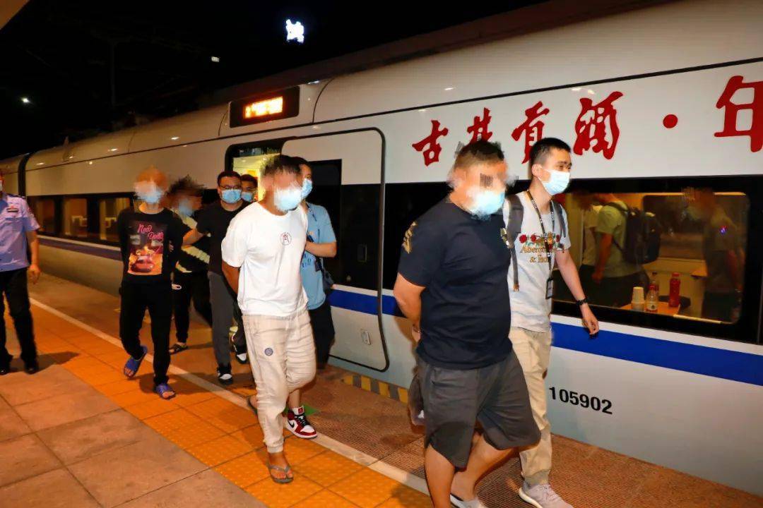 南部县公安局跨省追捕抓了20多人