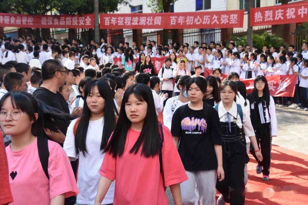 鸿图中学举行2021年高考出征仪式