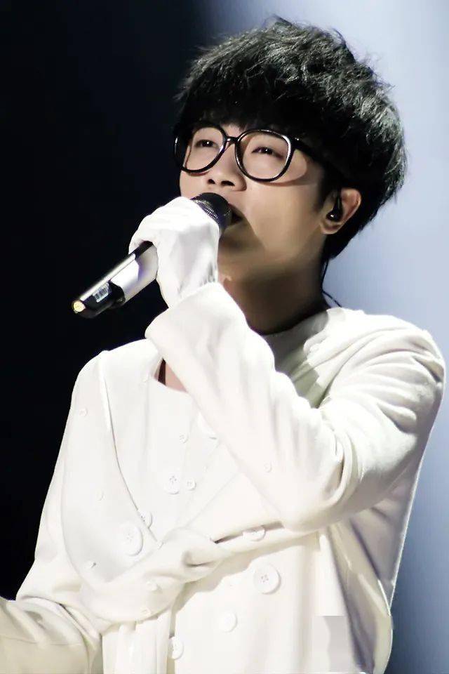 华晨宇退圈汪小菲大s离婚沈月恋爱江疏影资源咖