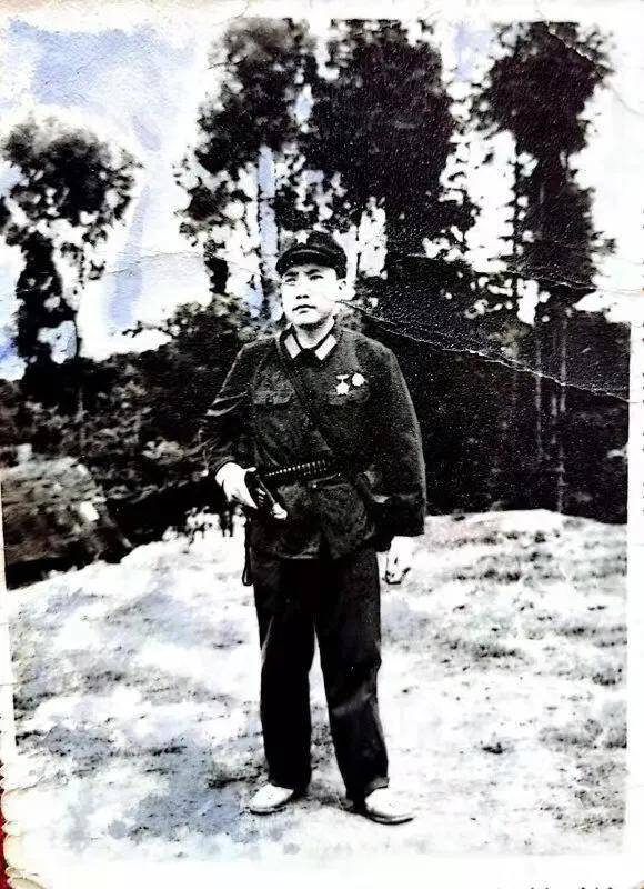 云南陆良独腿功臣跳水救人感动了一座城