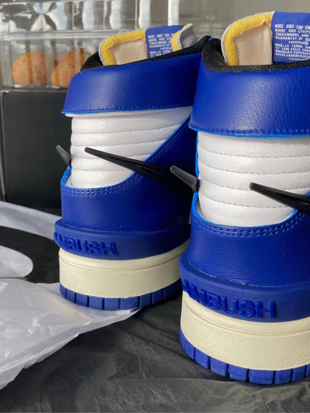 今天跟大家分享的好物是nike ambush联名dunk 97晚上好,我是橙小博