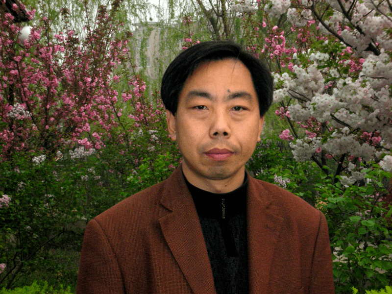 田亚洲,保定一中物理高级教师,一线从教二十六载,编著《高中物理模型