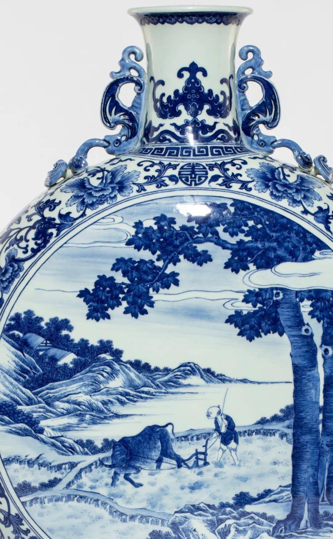 一个乾隆青花抱月瓶6000万，一只宣德青花十棱洗2450万：华艺国际一波