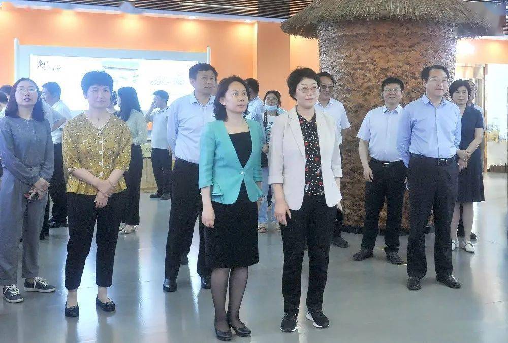 陈红红一行先后来到盐城国家高新区创新中心,盐渎街道花吉村和潘黄