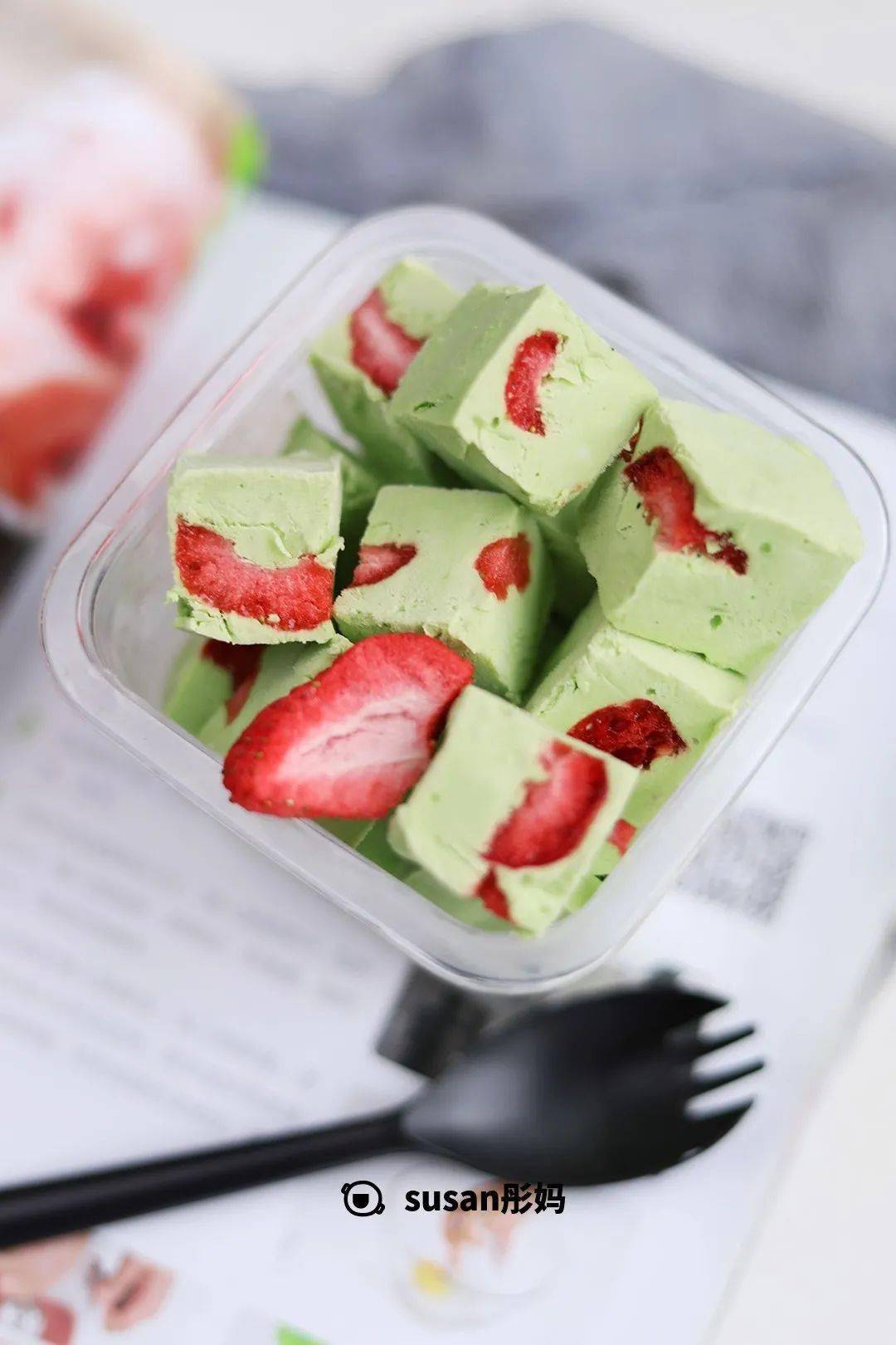 出道即网红厚度堪比一块砖的厚切酸奶绵密顺滑凉到心坎儿我一次能吃10